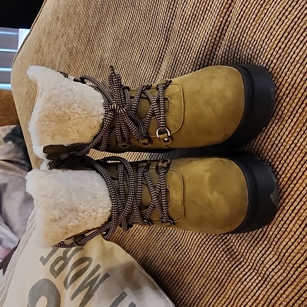 M Gemi Boots. NWOT